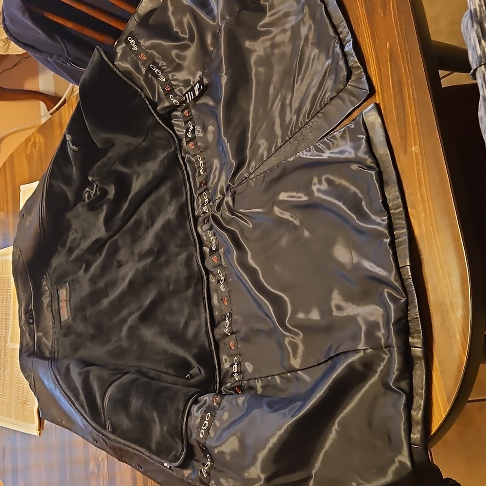 Leather jacket - Picture 3 of 4